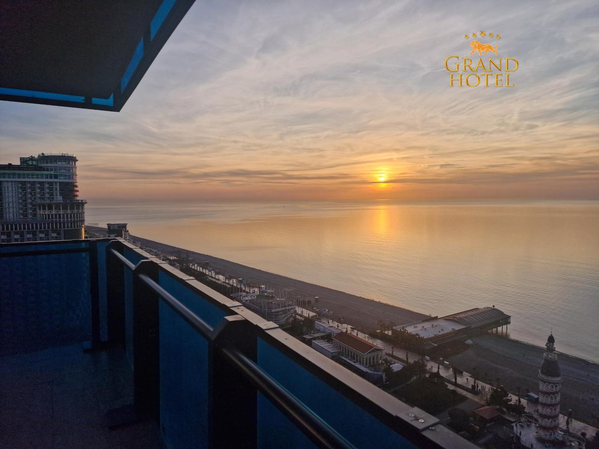 Grand Hotel ☆ Orbi City Batumi Exterior foto